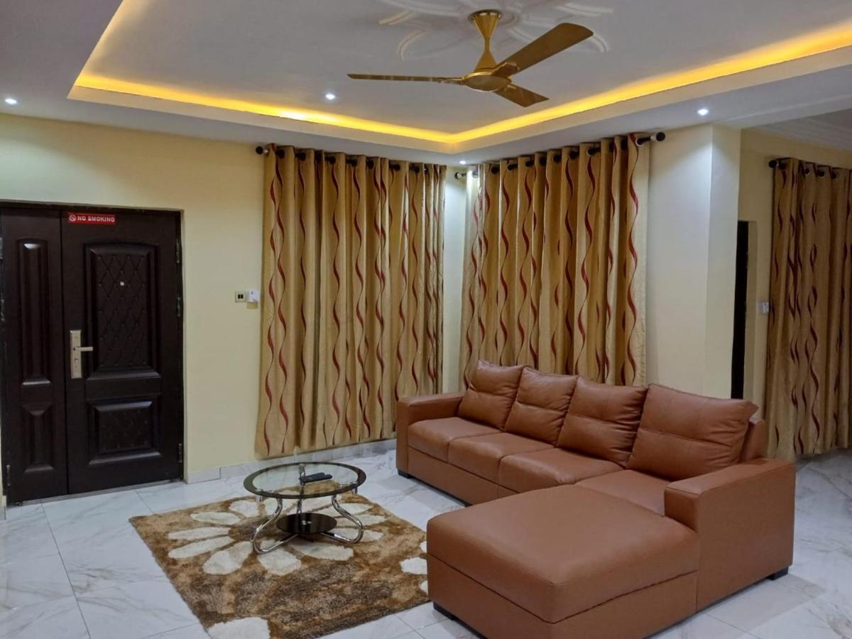 Washington Court Furnished Apartments Kwashieman Esterno foto