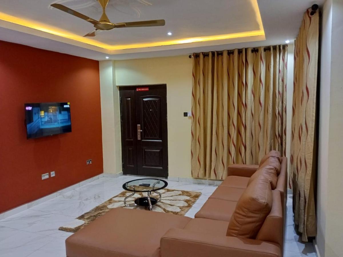 Washington Court Furnished Apartments Kwashieman Esterno foto