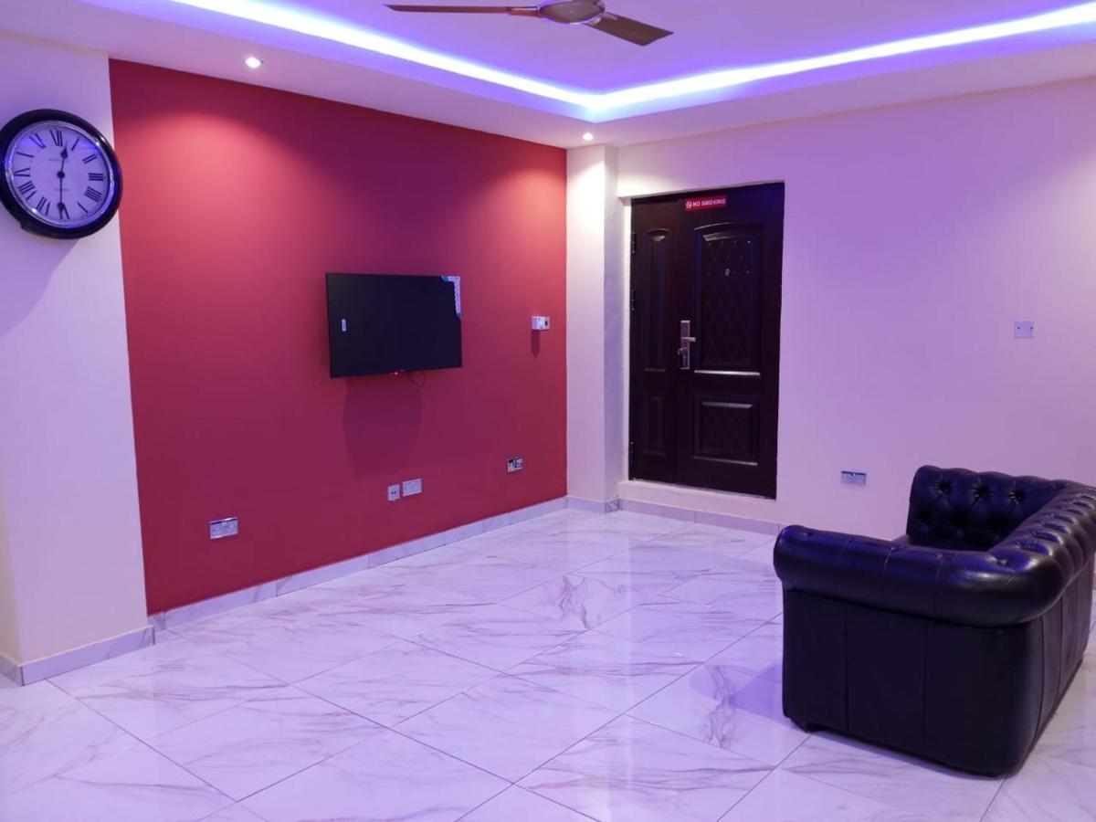 Washington Court Furnished Apartments Kwashieman Esterno foto