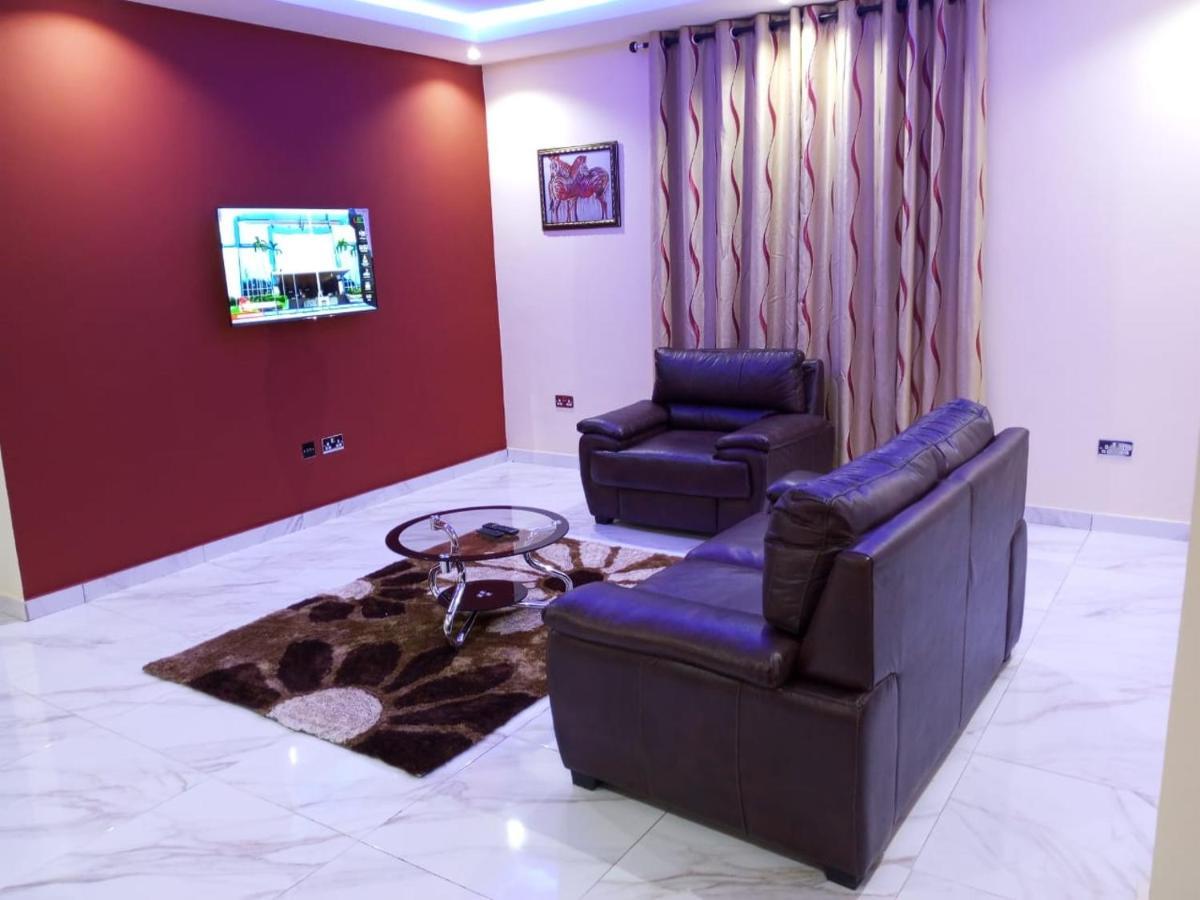 Washington Court Furnished Apartments Kwashieman Esterno foto