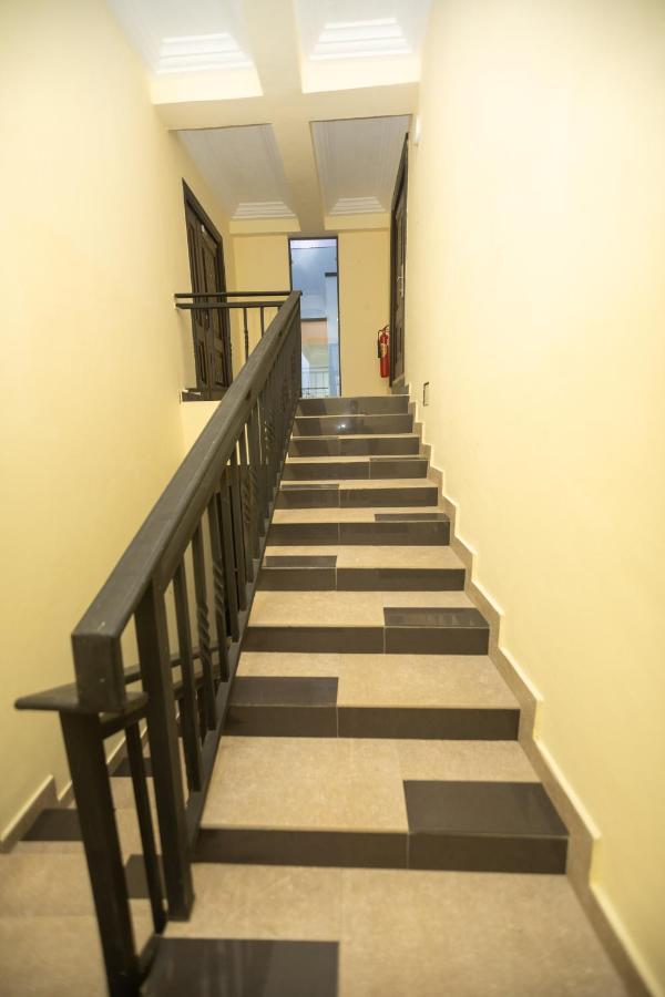Washington Court Furnished Apartments Kwashieman Esterno foto