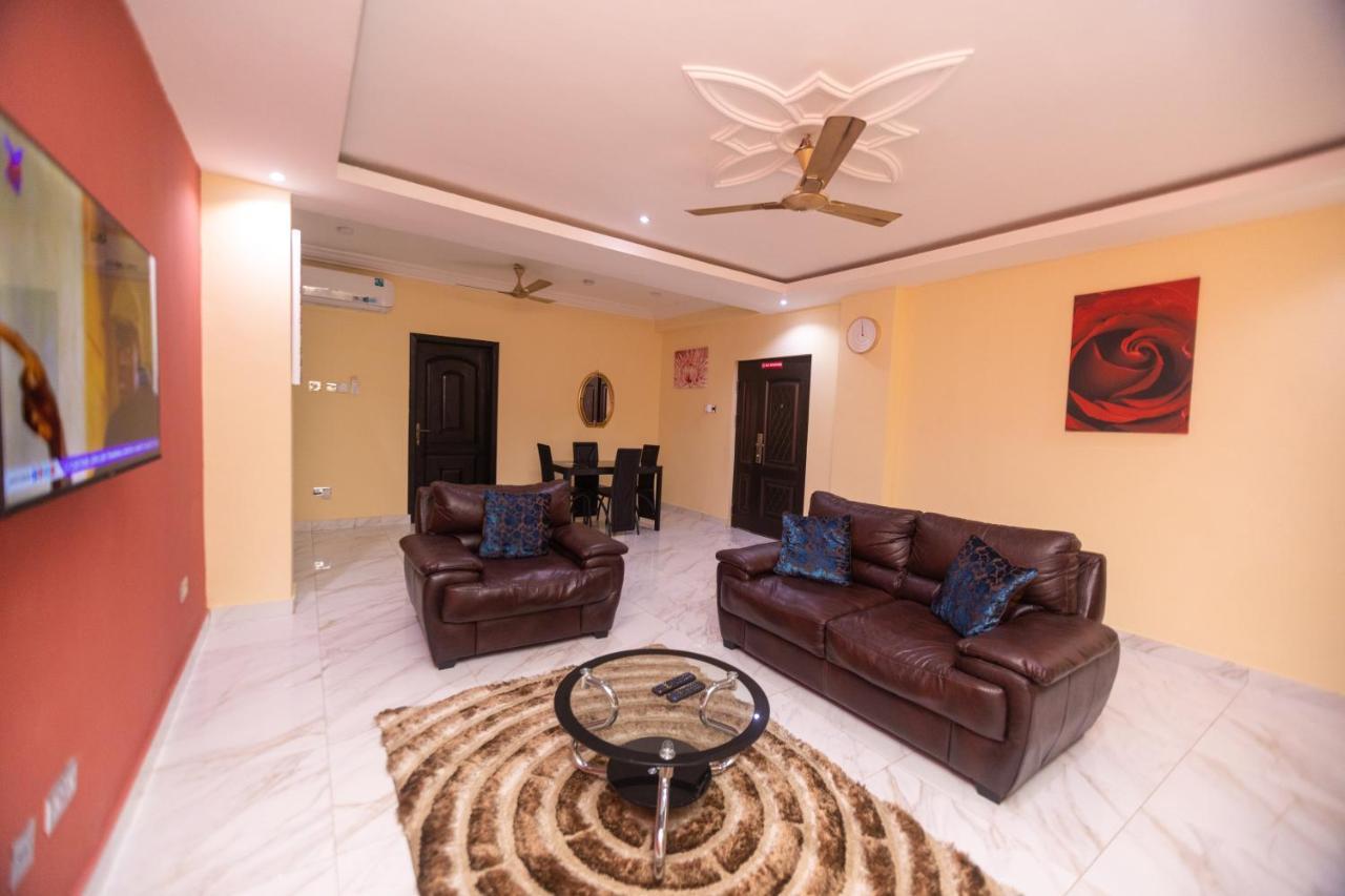 Washington Court Furnished Apartments Kwashieman Esterno foto