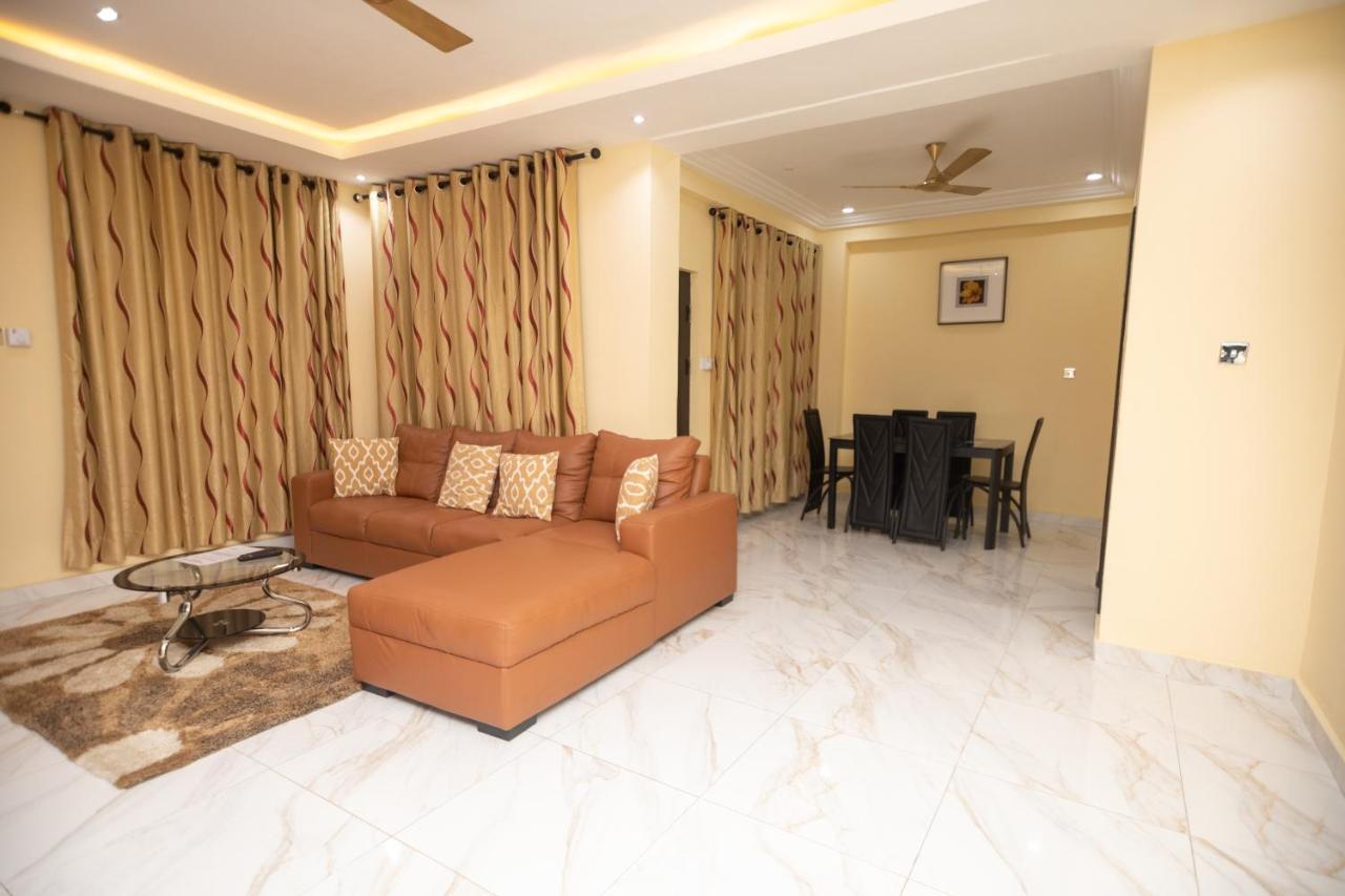 Washington Court Furnished Apartments Kwashieman Esterno foto