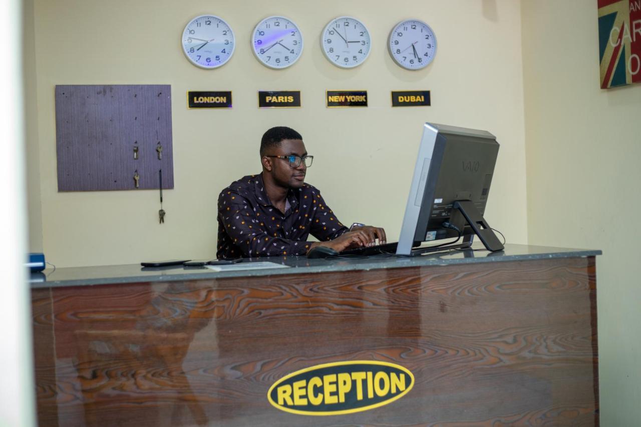 Washington Court Furnished Apartments Kwashieman Esterno foto