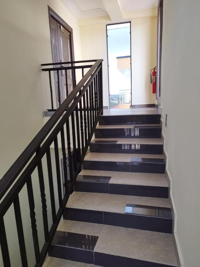 Washington Court Furnished Apartments Kwashieman Esterno foto