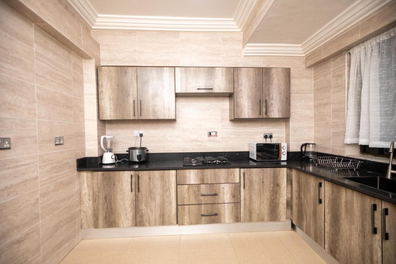 Washington Court Furnished Apartments Kwashieman Esterno foto