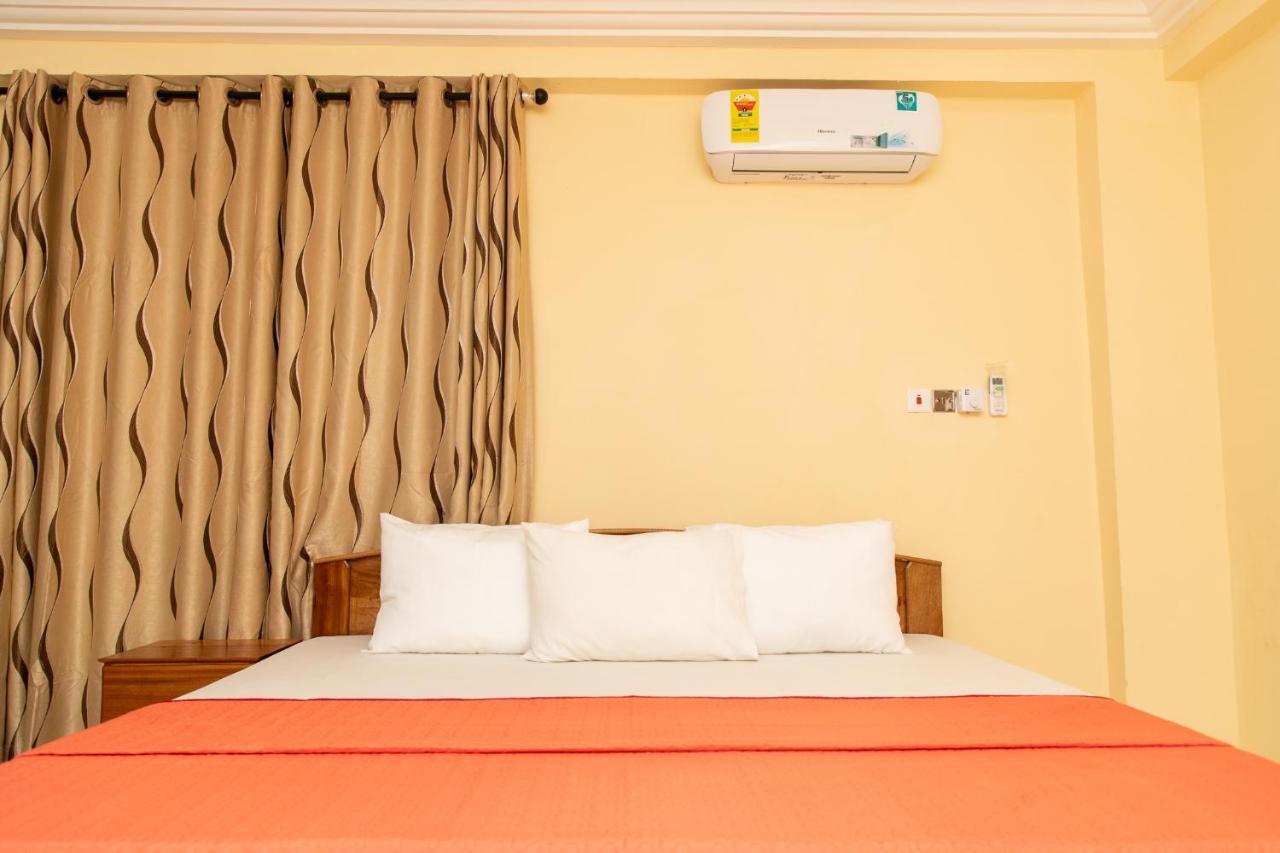 Washington Court Furnished Apartments Kwashieman Esterno foto