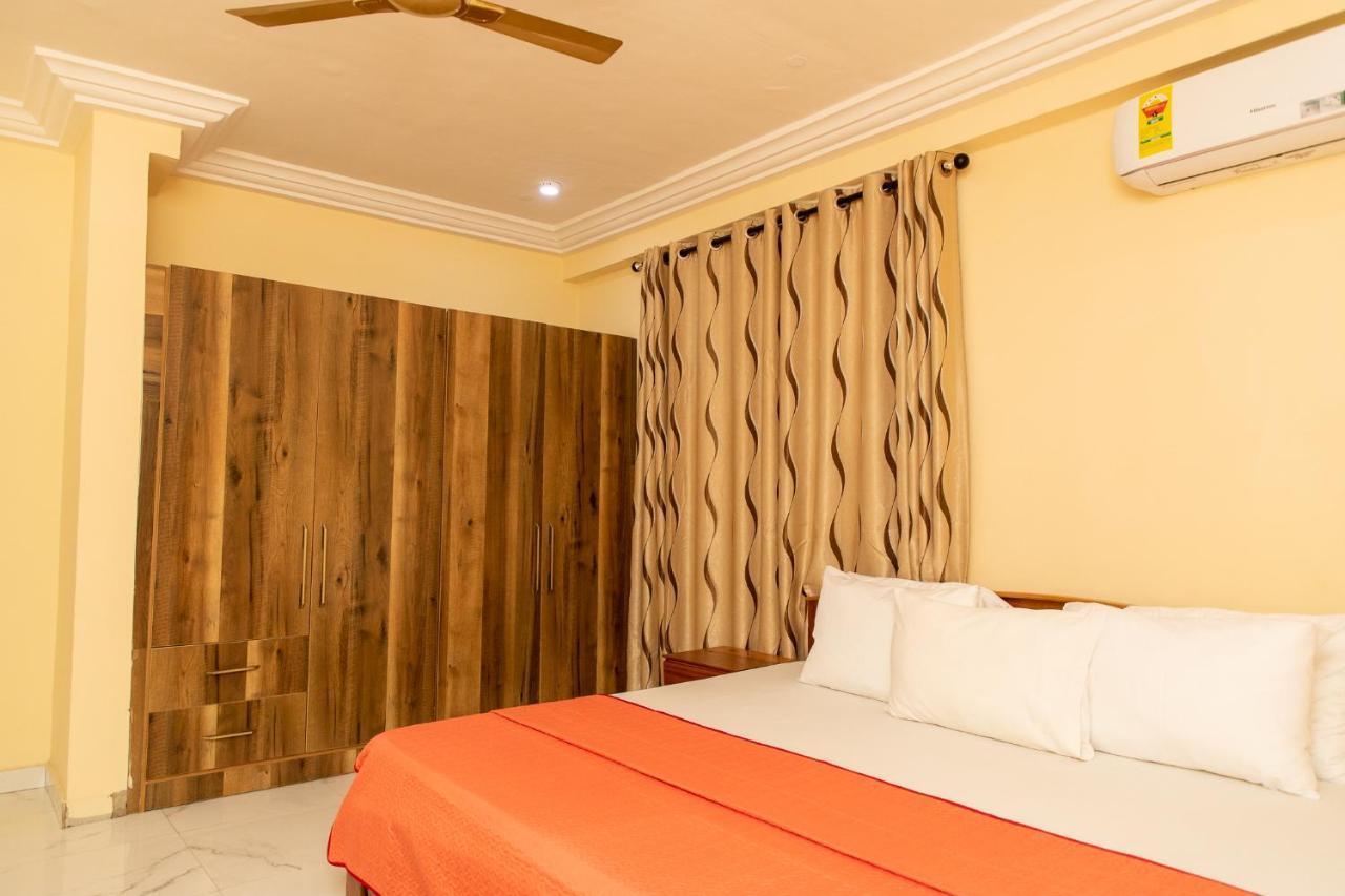 Washington Court Furnished Apartments Kwashieman Esterno foto